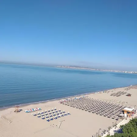 아파트 One Bedroom By The Seaside Durrës