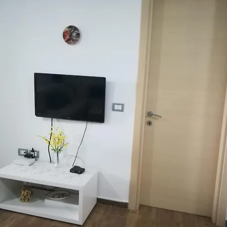 아파트 One Bedroom By The Seaside Durrës
